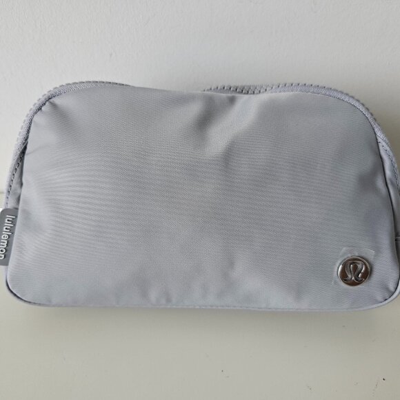 NWT LULULEMON Everywhere Belt Bag 1L SILD Silver Grey - Picture 1 of 12